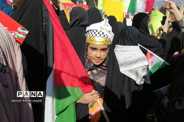 اجتماع دانش‌آموزان و فرهنگیان شیراز در حمایت از مردم مظلوم غزه