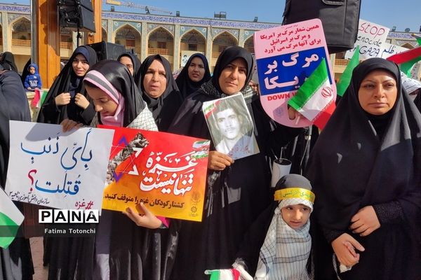 تجمع دانش‌آموزان در حمایت  از کودکان غزه در شیراز