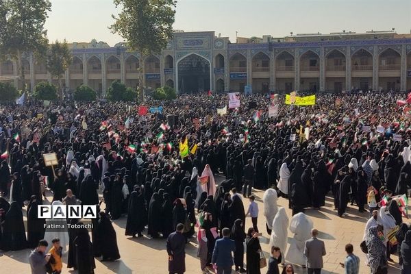 تجمع دانش‌آموزان در حمایت  از کودکان غزه در شیراز