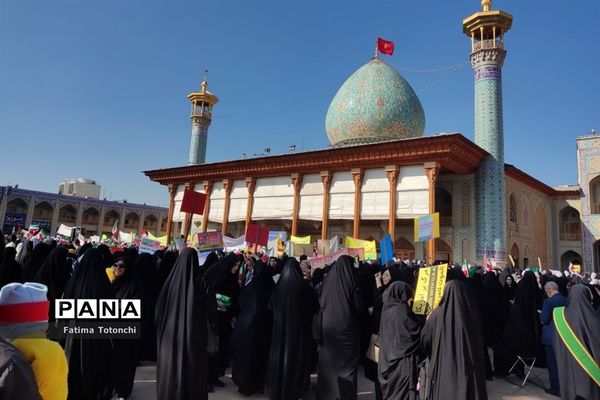 تجمع دانش‌آموزان در حمایت  از کودکان غزه در شیراز
