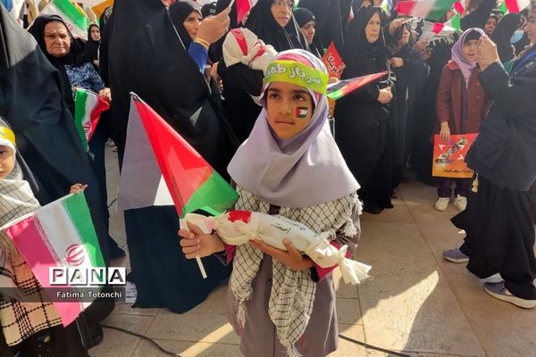 تجمع دانش‌آموزان در حمایت  از کودکان غزه در شیراز
