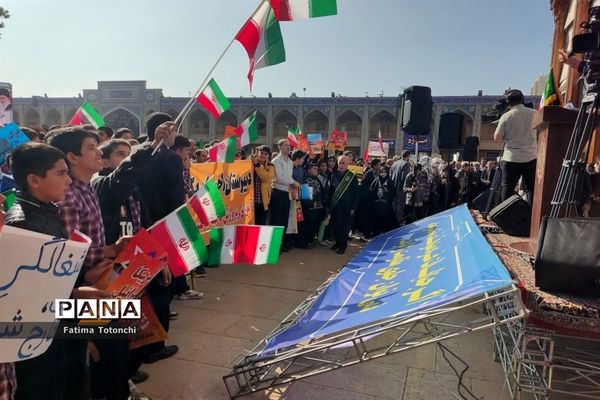تجمع دانش‌آموزان در حمایت  از کودکان غزه در شیراز