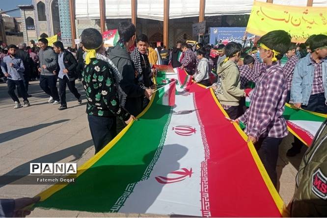 تجمع دانشآموزان شیراز در حمایت از مردم غزه و محکومیت جنایات اسرائیل