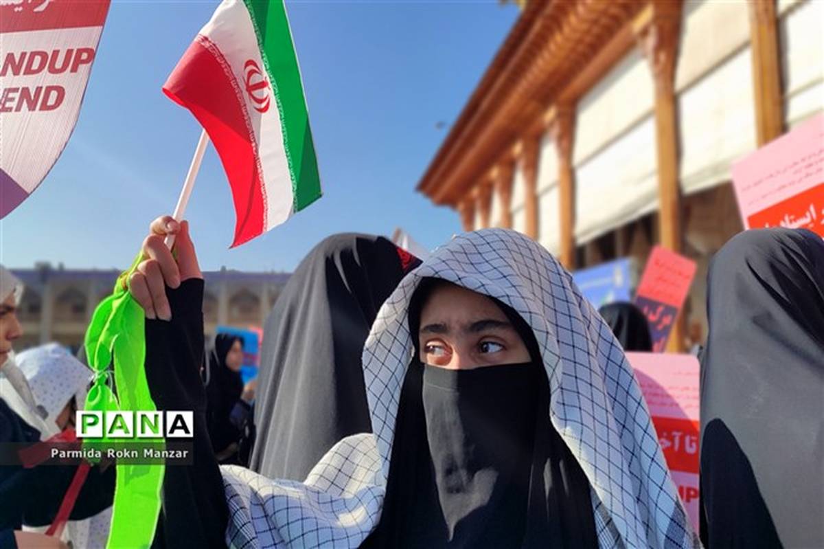 تجمع دانش آموزان و فرهنگیان شیرازی در حمایت از مردم غزه
