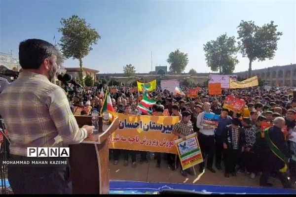 تجمع بزرگ فرهنگیان و دانش‌آموزان شیرازی در حمایت از فلسطین