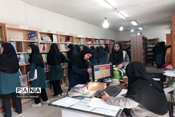 آیین نواختن زنگ هفته کتاب در دبیرستان نمونه محبوبه محبی نیشابور