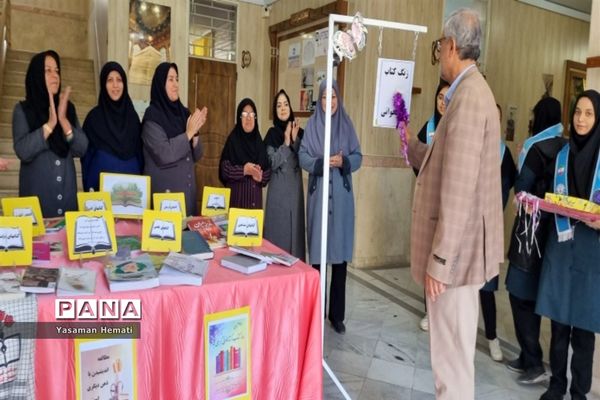 آیین نواختن زنگ هفته کتاب در دبیرستان نمونه محبوبه محبی نیشابور