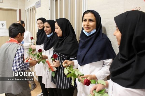 گرامیداشت سالروز ولادت حضرت زینب کبری (س) و روز پرستار در بوشهر توسط دانش آموزان پیشتاز