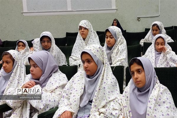 جشن تکلیف دانش‌آموزان آموزشگاه شهید سردار سلیمانی در دلیجان
