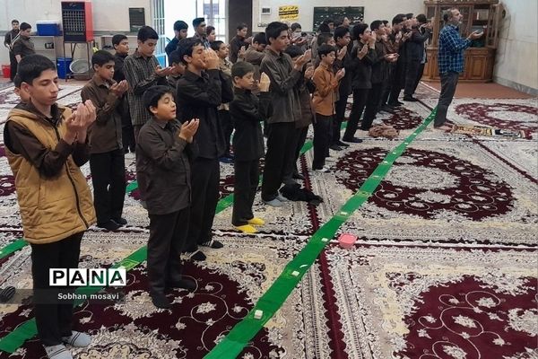 نماز جماعت در دبیرستان علامه طباطبایی ناحیه 2ری