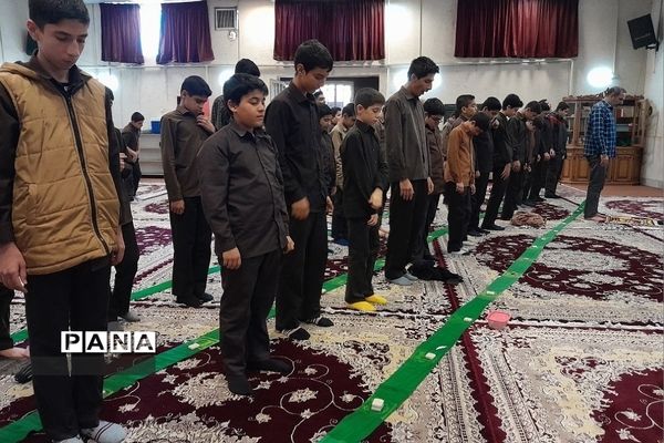 نماز جماعت در دبیرستان علامه طباطبایی ناحیه 2ری