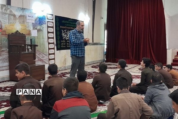 نماز جماعت در دبیرستان علامه طباطبایی ناحیه 2ری