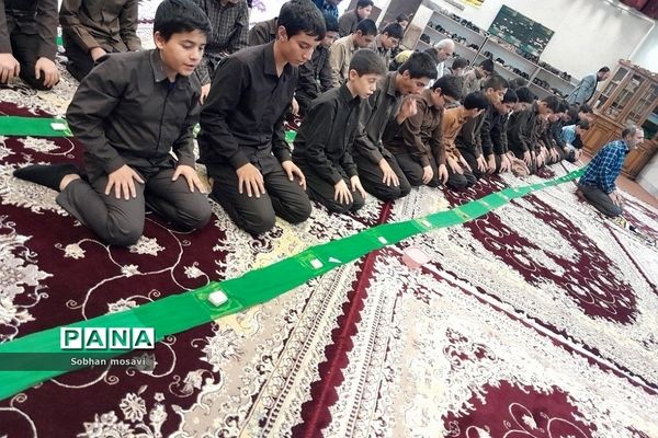 نماز جماعت در دبیرستان علامه طباطبایی ناحیه 2ری