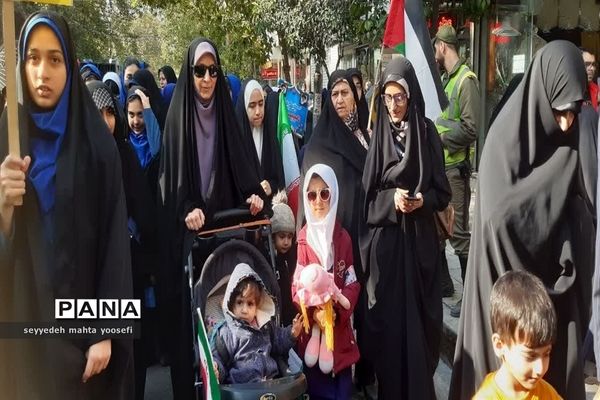 راهپیمایی دانش‌آموزان شهرستان ساری در حمایت از کودکان مظلوم فلسطین