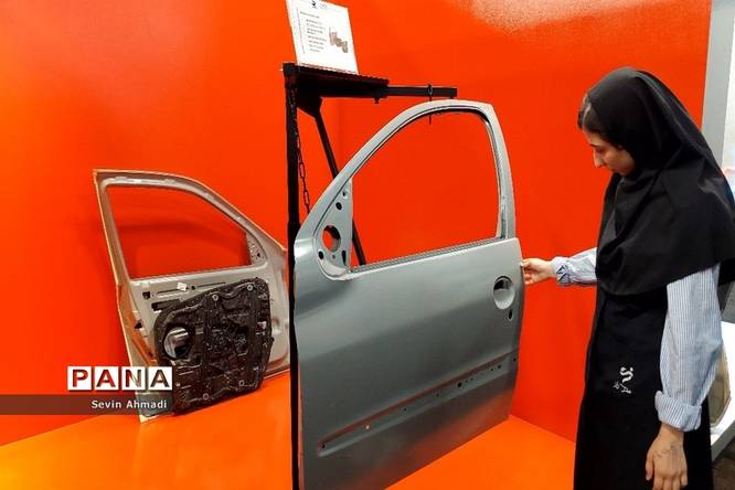 بازدید دانشآموزان دبیرستان راز صفادشت از کارخانه نوآوری و صنایع خلاق آمپر