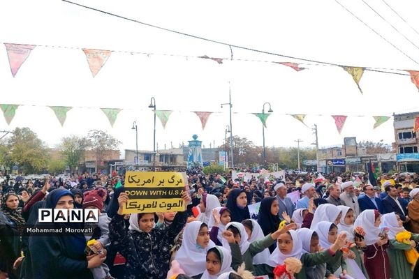 تجمع بزرگ دانش‌آموزان، در محل میدان امام خمینی(ره) شهر آشخانه