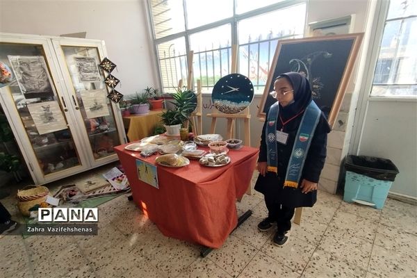 نمایشگاه کارآفرینی هنرستان کاردانش حضرت معصومه (س) در هفته جهانی کارآفرینی