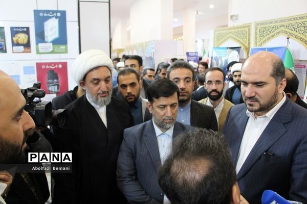 بازدید معاون اجرایی رئیس جمهوری از نمایشگاه «روایت پیشرفت» در قم