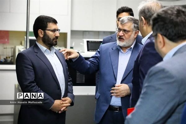 بازدید استاندار آذربایجان غربی از واحد های صنعتی