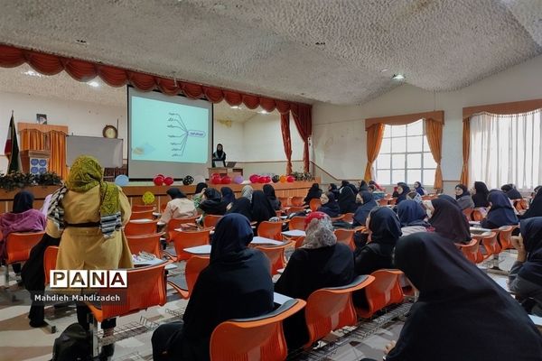 کارگاه آموزش مقدماتی خبرنگاری ویژه دانش‌آموزان ناحیه ۶ مشهد