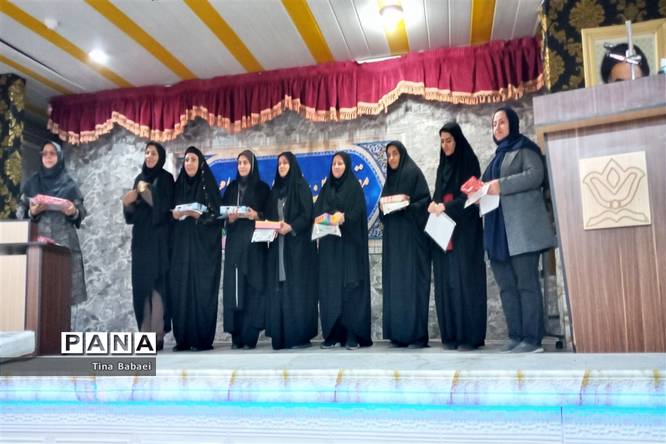 مراسم تقدیر ازمربیان تابستان و دانش‌آموزان فعال در کانون هاجر ساوه