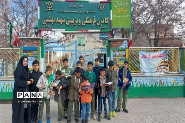 حضور دانش‌آموزان آموزشگاه ابوعلی سینا در کتابخانه شهرستان فیروزکوه