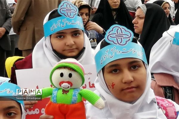 پویش خودجوش دانش‌آموزان دبستان صدیقه ملارد در حمایت از کودکان غزه با فریاد عروسک‌ها