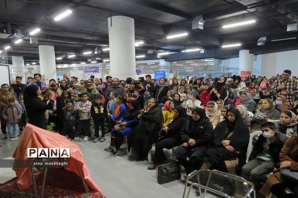 رونمایی  کتاب به‌مناسبت روز پرستار درشهرستان بجنورد