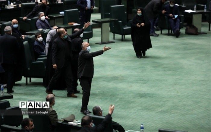 جلسه غیر علنی مجلس برای بررسی تقاضای استعفای الیاس نادران