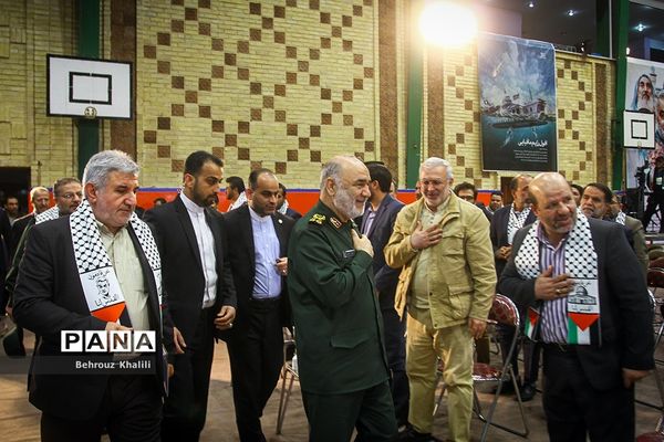 نشست سراسری ۳۰ هزار نفری جبهه علمی و فرهنگی بسیج اساتید کشور