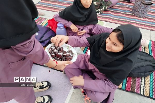 زنگ نشاط به‌مناسبت هفته بسیج در دبیرستان گلستان