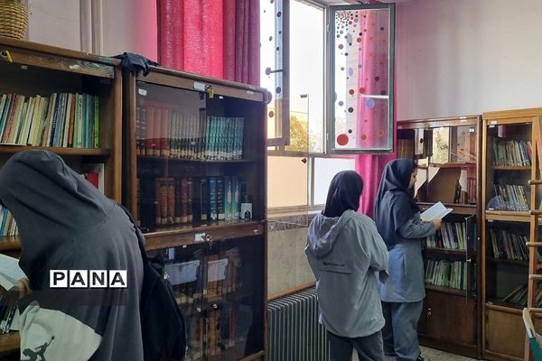 نمایشگاه کتاب مهدوی با هدف ترویج فرهنگ کتاب‌خوانی در ناحیه یک شهرری