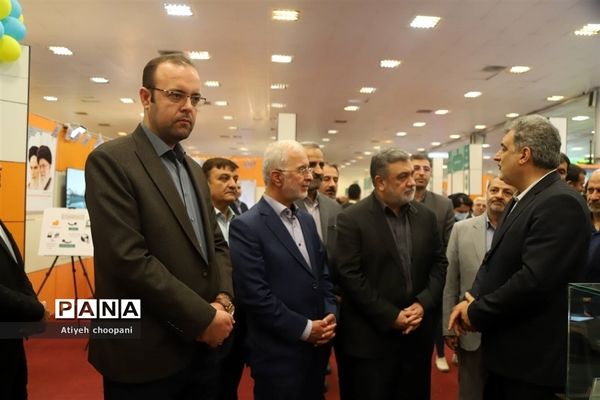 بازدید مشاور عالی رئیس ستادکل نیروهای مسلح از نمایشگاه یاریگران زندگی