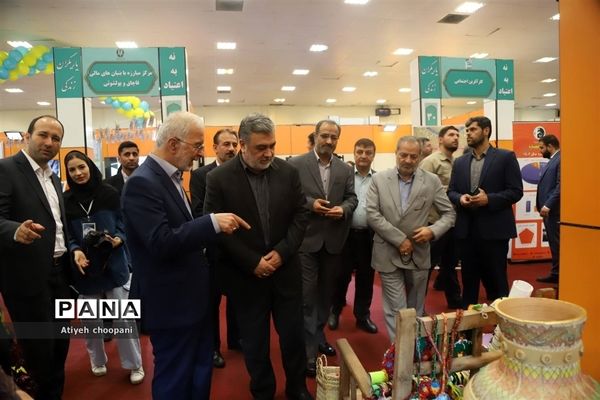 بازدید مشاور عالی رئیس ستادکل نیروهای مسلح از نمایشگاه یاریگران زندگی