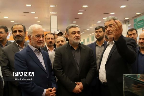 بازدید مشاور عالی رئیس ستادکل نیروهای مسلح از نمایشگاه یاریگران زندگی