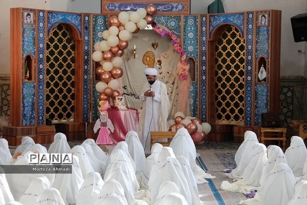 برگزاری جشن تکلیف دانش‌آموزان دبستان ام البنین یک در امامزاده عبدالله(ع) شهرری