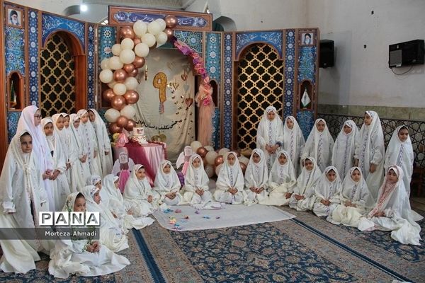 برگزاری جشن تکلیف دانش‌آموزان دبستان ام البنین یک در امامزاده عبدالله(ع) شهرری