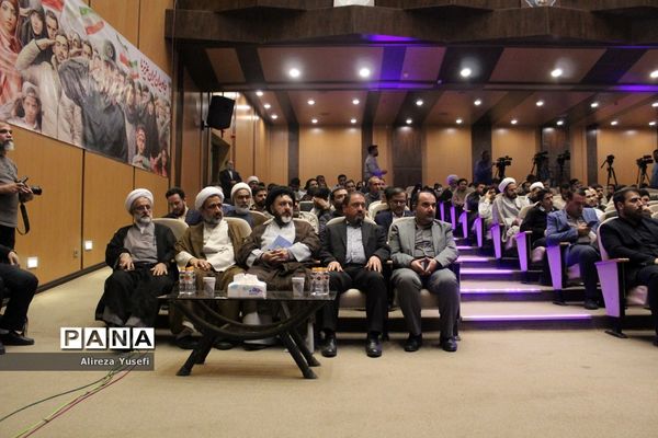 بازدید وزیر نفت از نمایشگاه «روایت پیشرفت» در قم