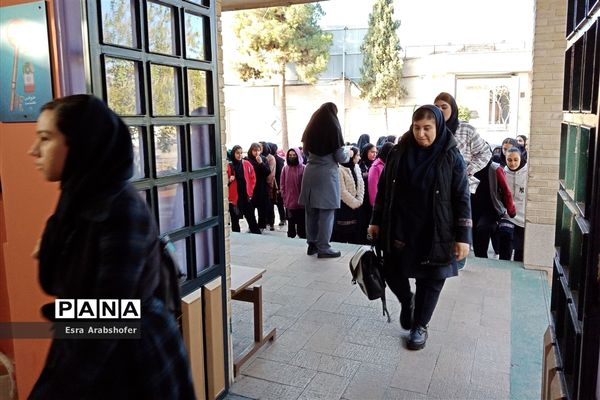 حضور دانش‌آموزان دبیرستان دخترانه علوی ناحیه 3 در دوره آموزشی کمک‌های اولیه