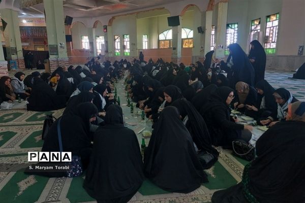 حضور دسته‌جمعی نومعلمان فارس در محضر اساتید ایثار و شهادت