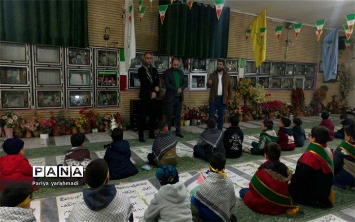 برگزاری مراسم بیعت با شهدا با حضور دانش‌آموزان مقطع ابتدایی در گلزار شهدا حسین رضا شهرستان ورامین/فیلم