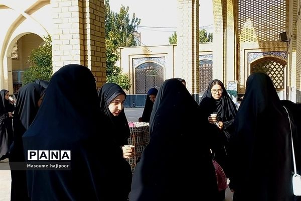 مراسم اختتامیه اردوی راهیان نور دختران در گلزار شهدای گمنام شهرستان ورامین