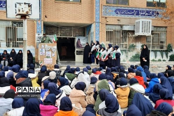 حضور فرمانده بسیج ناحیه شهرستان پردیس  به‌مناسبت هفته بسیج در مدرسه الزهرا شهرستان پردیس