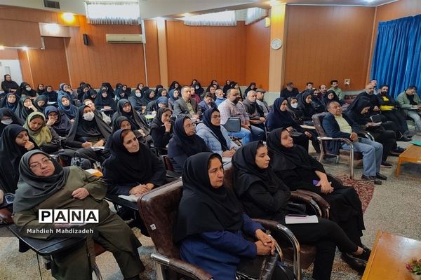 نشست معاونین اجرایی ناحیه ۶ مشهد در دبیرستان آرمینه مصلی نژاد