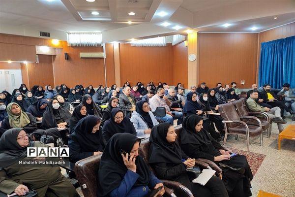 نشست معاونین اجرایی ناحیه ۶ مشهد در دبیرستان آرمینه مصلی نژاد