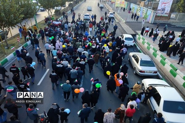 همایش بزرگ پیاده‌روی خانوادگی در شهرستان قرچک