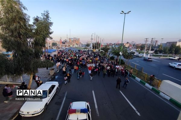 همایش بزرگ پیاده‌روی خانوادگی در شهرستان قرچک