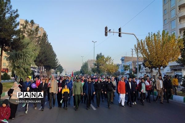 همایش بزرگ پیاده‌روی خانوادگی در شهرستان قرچک