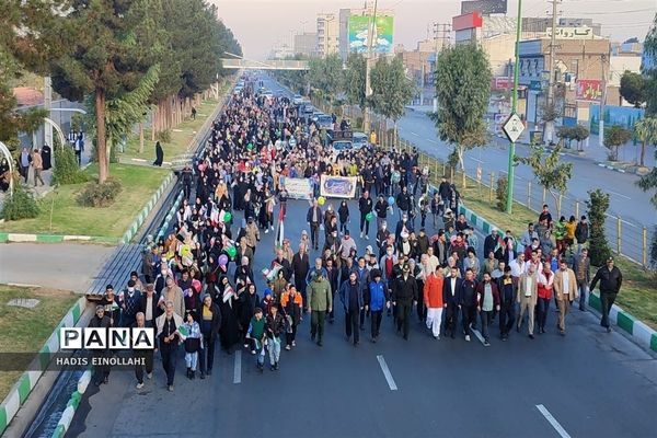 همایش بزرگ پیاده‌روی خانوادگی در شهرستان قرچک