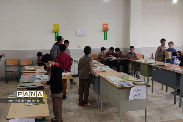 نمایشگاه کتاب در هفته بسیج در دبستان شهید محمدباقر صدر رودهن
